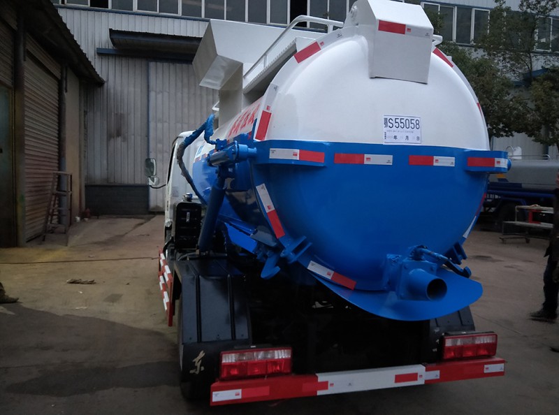 東風(fēng)小多利卡(4-5方)餐廚垃圾車