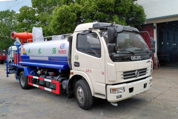 東風大多利卡霧炮車(8噸、30-40米噴霧機) 東風大多利卡霧炮車(8噸、30-40米噴霧機)圖片