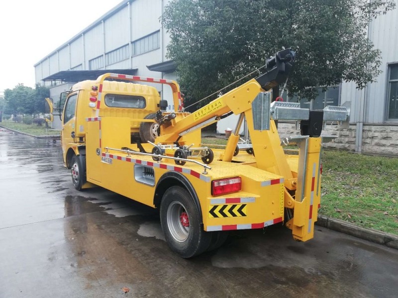 東風(fēng)大多利卡一拖一清障車