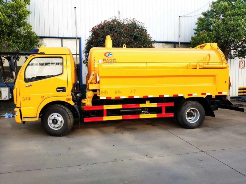 東風(fēng)多利卡清洗吸污車(chē)