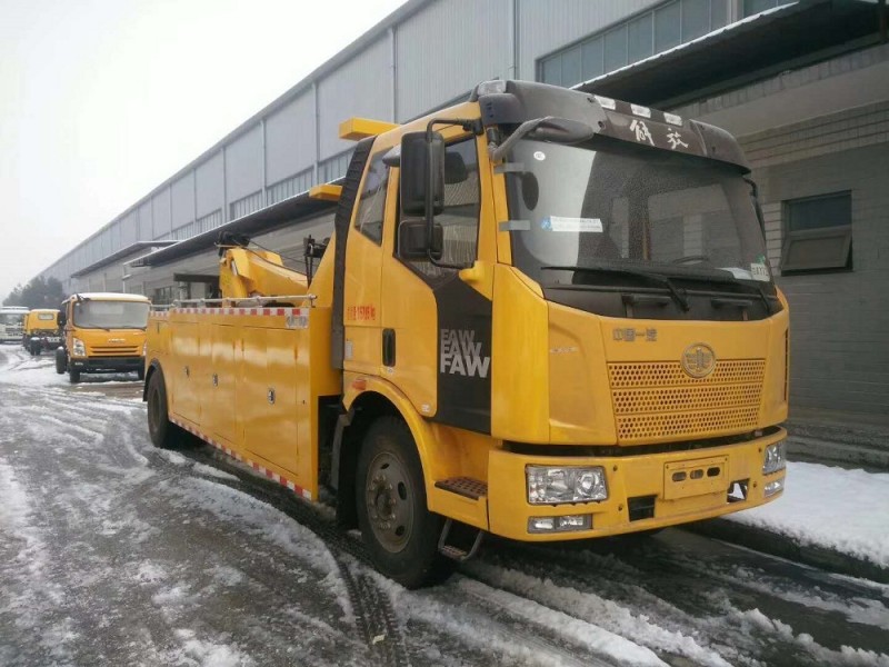 解放單橋拖吊聯(lián)體（一托一）清障車