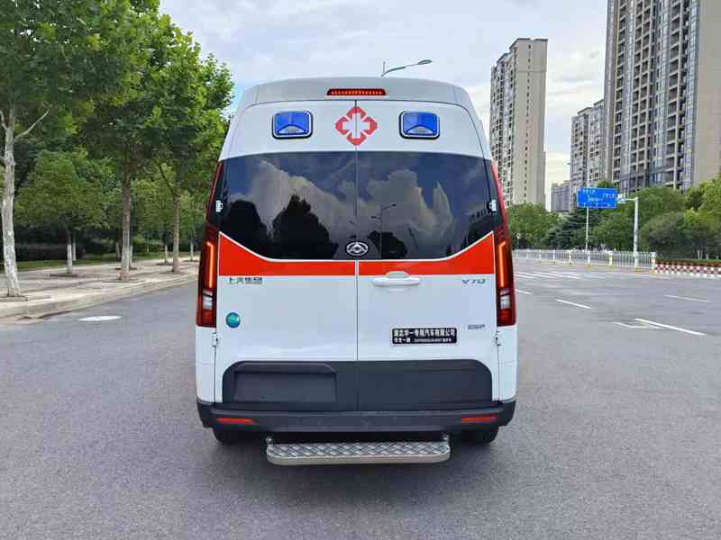 大通V70中軸中頂救護車 大通V70中軸中頂救護車圖片